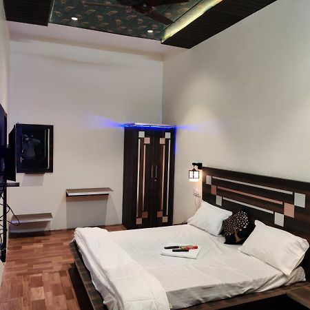 Keshav Hotel Farrukhabad Zewnętrze zdjęcie