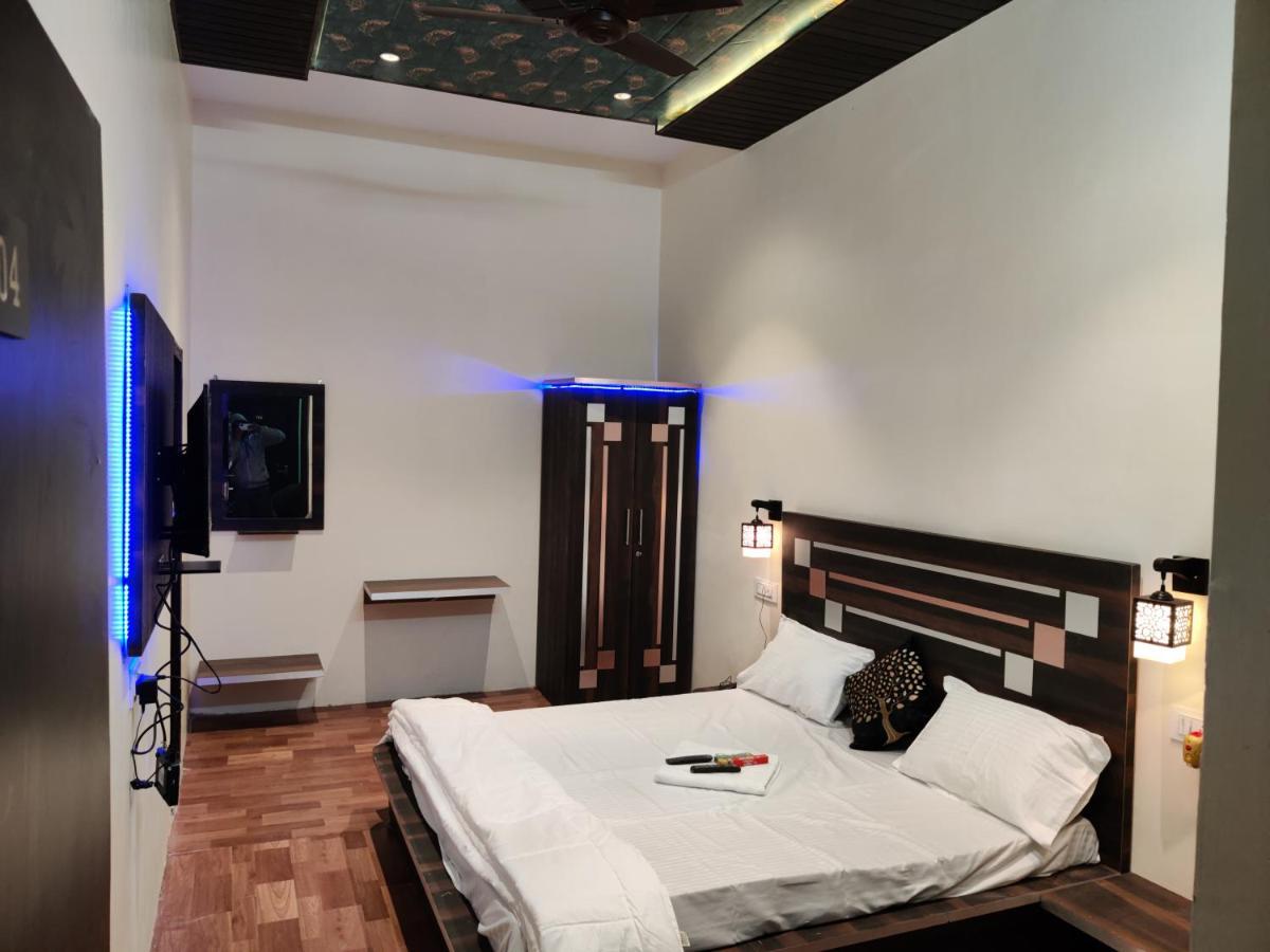 Keshav Hotel Farrukhabad Zewnętrze zdjęcie