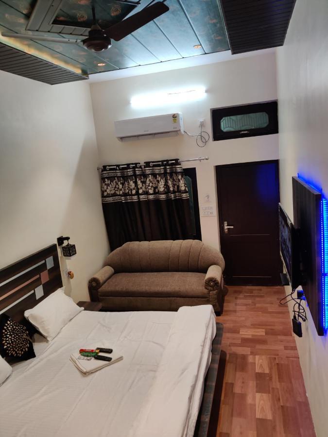 Keshav Hotel Farrukhabad Zewnętrze zdjęcie