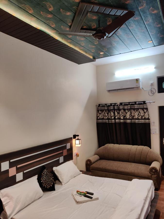 Keshav Hotel Farrukhabad Zewnętrze zdjęcie